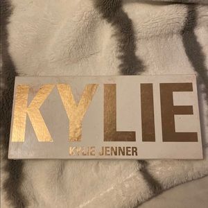 Kylie cosmetics eyeshadow
